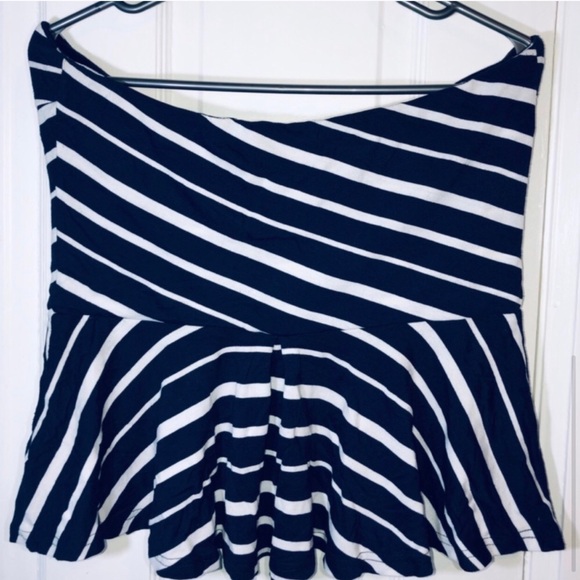 [LIKE NEW] Strapless Peplum Top - Picture 5 of 5